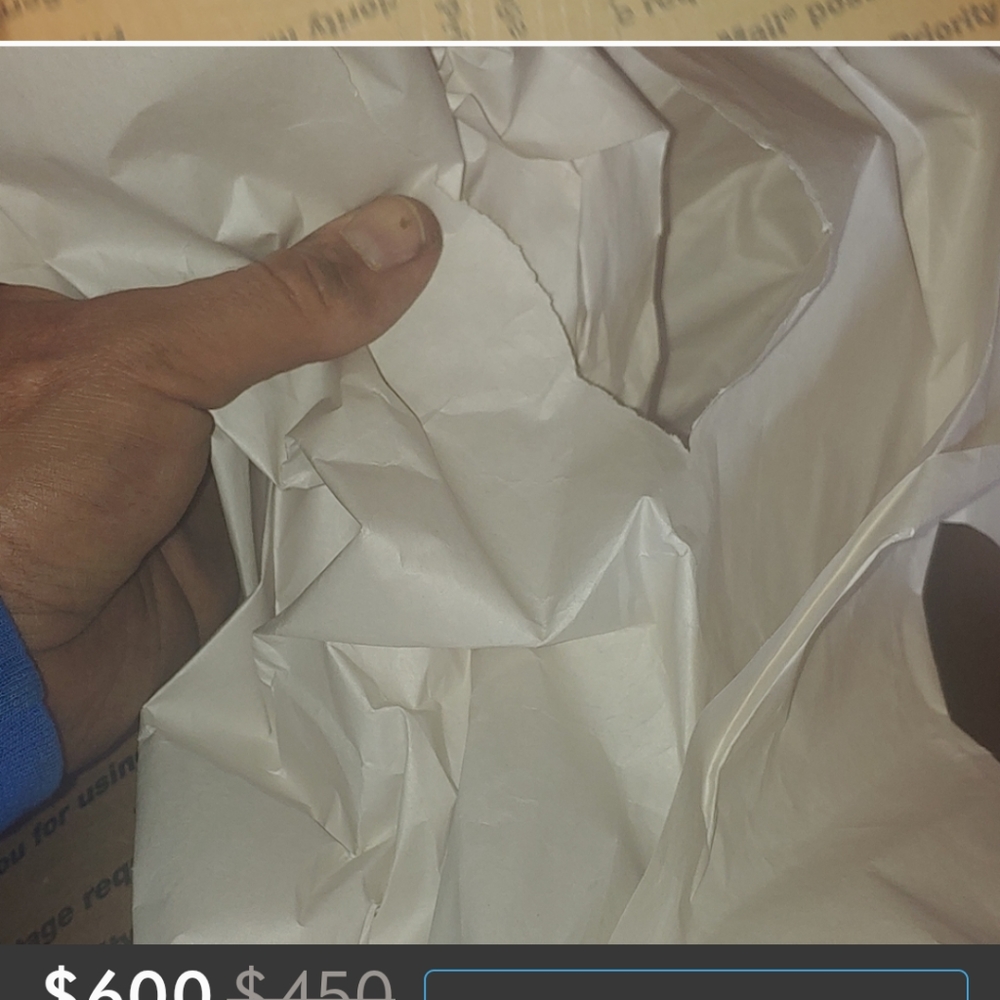 Empty box - Picture 2 of 4